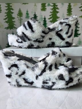 Faux Fur Fuzzy Platform Slide Sandals in White and Black